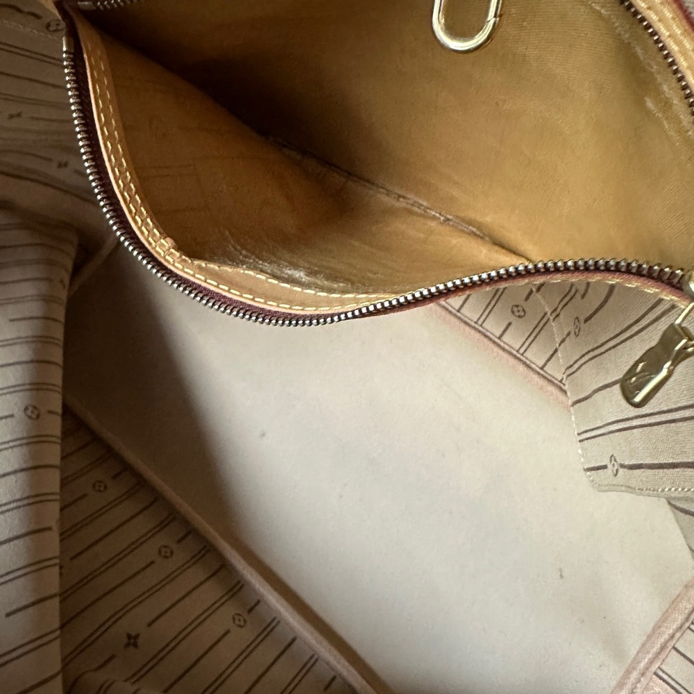 Authentic Louis Vuitton Monogram Never Full GM Shoulder Bag. - Picture 11 of 17